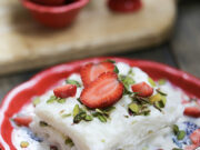 Çilekli Antep Fıstıklı Glutensiz Vegan Güllaç Tarifi!