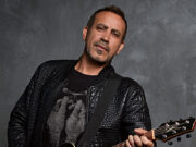 Haluk Levent, depremzedeler için sahne aldı