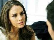 Aslı Tandoğan: Tiyatroda aldığımız alkış manevi olarak besliyor